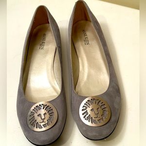 ANNE KLEIN NWOT made in Italy grey suede size 9m